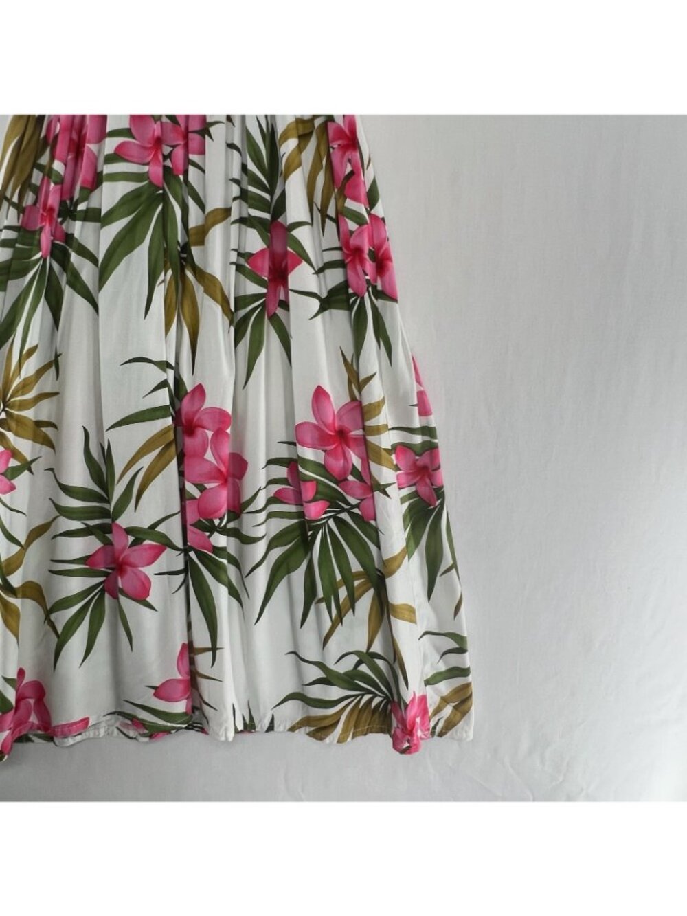 Royal Hawaiian Creations Smocked Sundress Womens S Rayon Plumeria Floral White - Picture 8 of 11